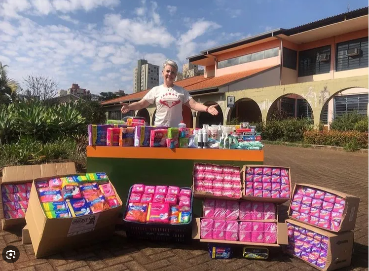 Projeto do Mudi faz entrega de absorventes higiênicos ao Lar Escola