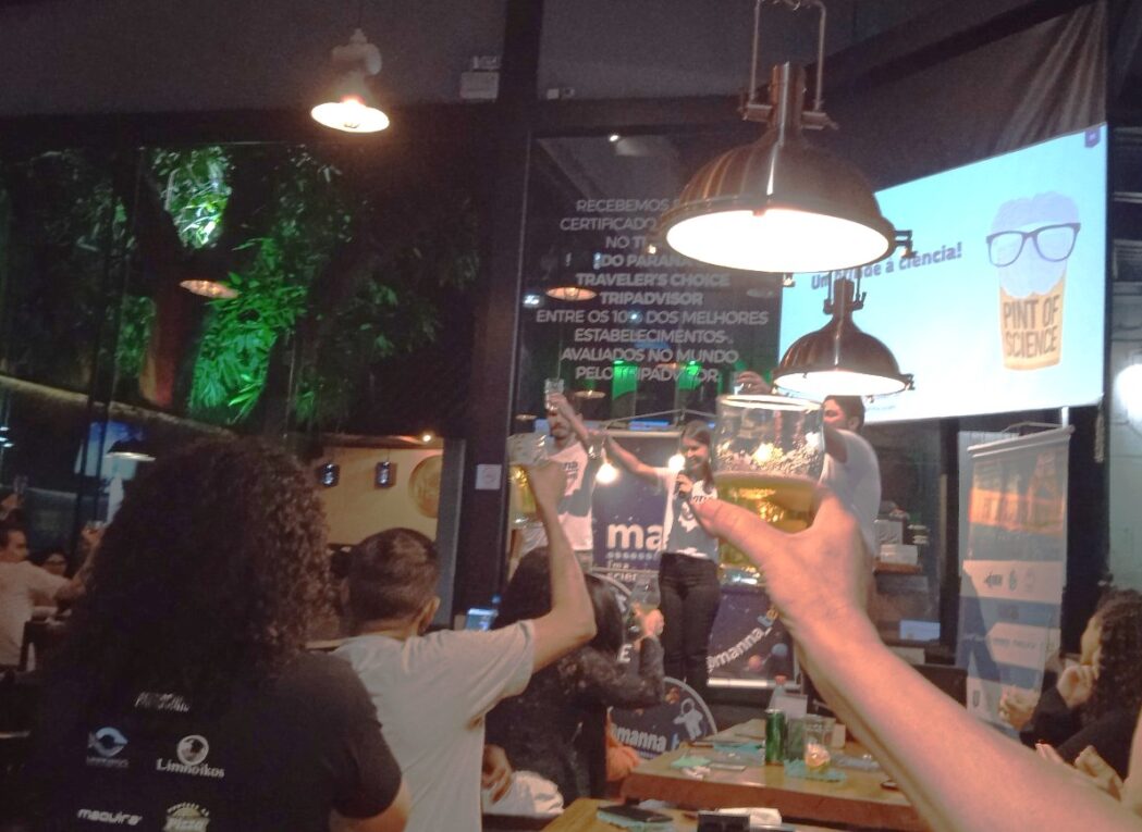 Pint of Science leva conhecimento científico aos bares de Maringá