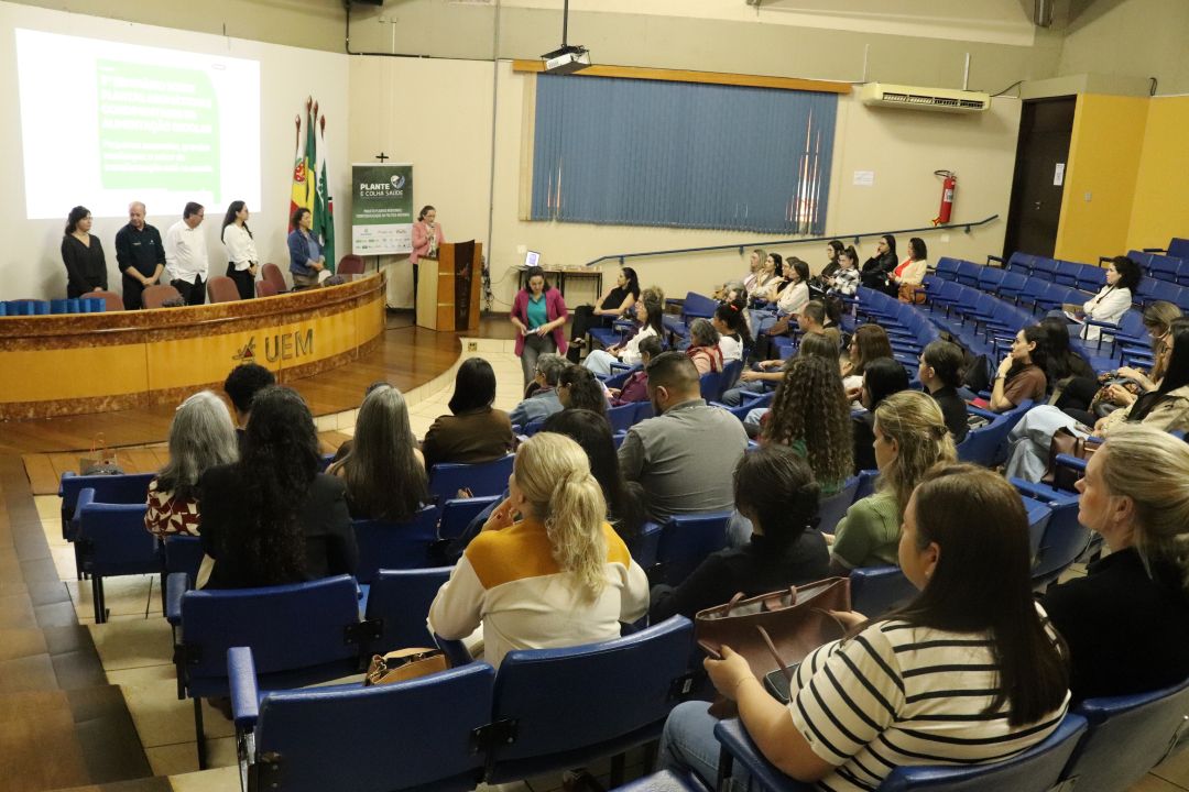 Encontro discute inclusão de plantas aromáticas e condimentares na alimentação escolar